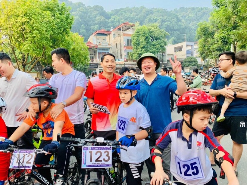 Học sinh Tiểu học Lào Cai tranh tài Giải đua xe đạp Nguyễn Du mở rộng ảnh 3