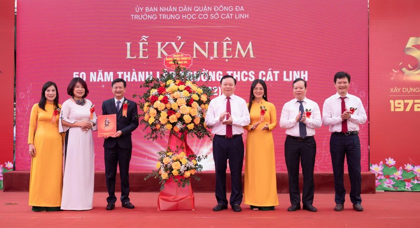 Hà Nội: Xúc động Lễ kỷ niệm 50 năm thành lập Trường THCS Cát Linh ảnh 1