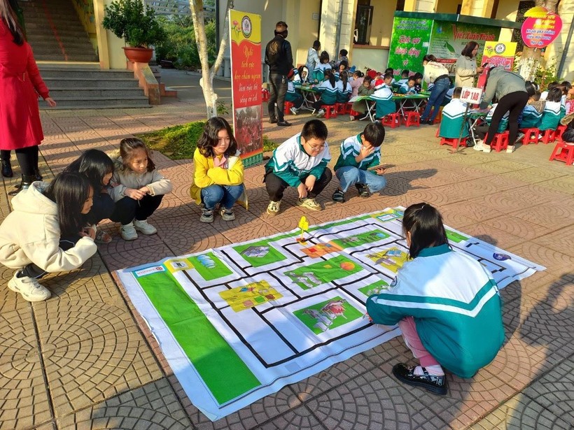 Học sinh tiểu học Lào Cai thỏa sức sáng tạo trong ngày hội kỷ nguyên số ảnh 3