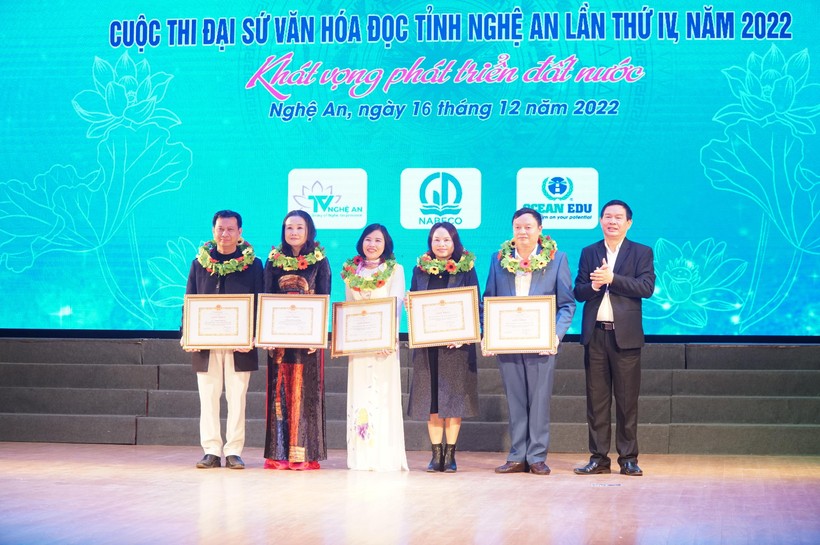 Nghệ An trao thưởng cho 44 thí sinh đạt giải Đại sứ Văn hóa đọc lần thứ IV ảnh 2