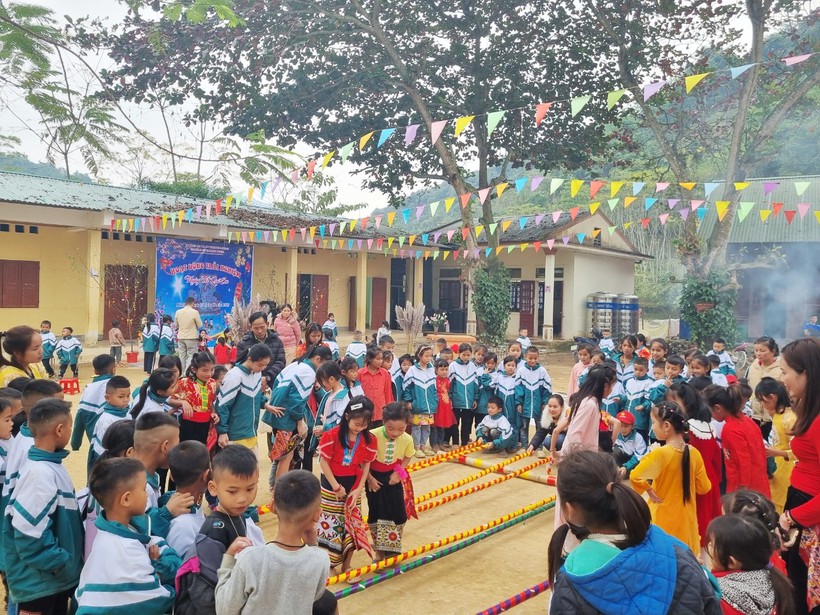 Trường vùng cao Nghệ An vui tết sớm cho học sinh người Thái, Khơ Mú ảnh 3