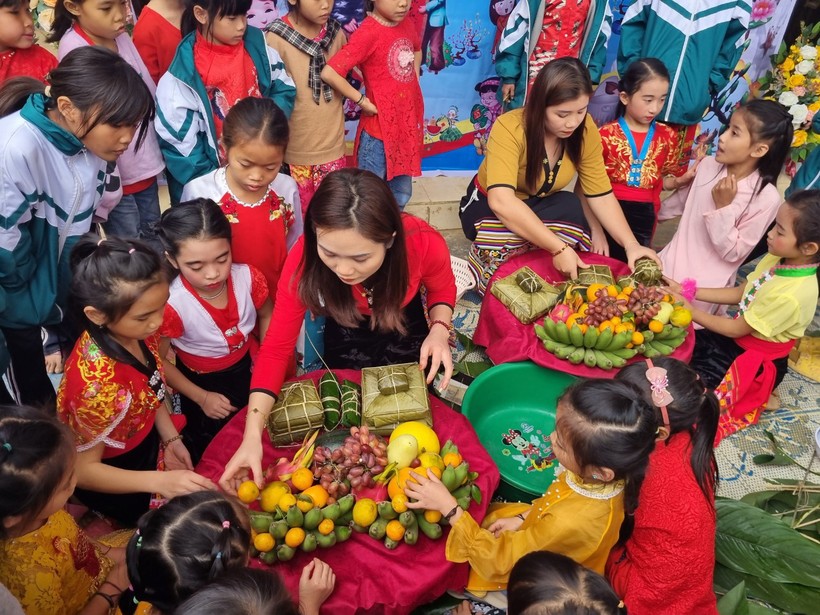 Trường vùng cao Nghệ An vui tết sớm cho học sinh người Thái, Khơ Mú ảnh 2