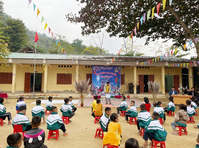Trường vùng cao Nghệ An vui tết sớm cho học sinh người Thái, Khơ Mú ảnh 1