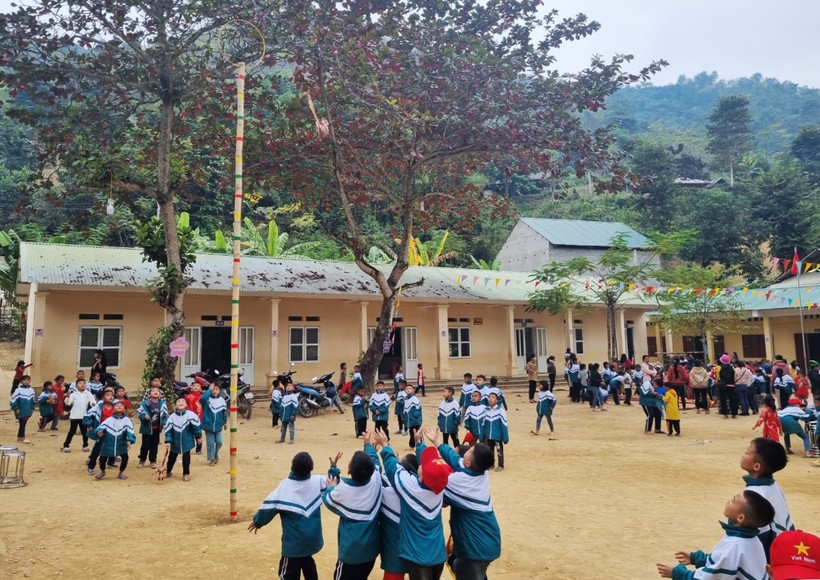Trường vùng cao Nghệ An vui tết sớm cho học sinh người Thái, Khơ Mú ảnh 7