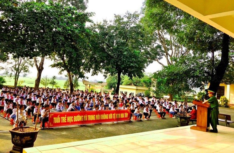 Học sinh Trường THCS Hà Bắc (Hà Trung, Thanh Hóa) tham gia hoạt động ngoại khóa “Nói không với tệ nạn ma túy”, năm học 2022-2023.