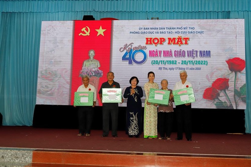 Hội Cựu giáo chức Mỹ Tho (Tiền Giang) họp mặt kỷ niệm Ngày Nhà giáo Việt Nam ảnh 2