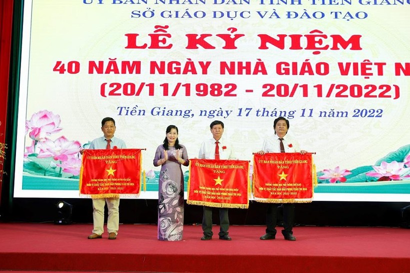 Tiền Giang họp mặt kỷ niệm 40 năm ngày Nhà giáo Việt Nam ảnh 2