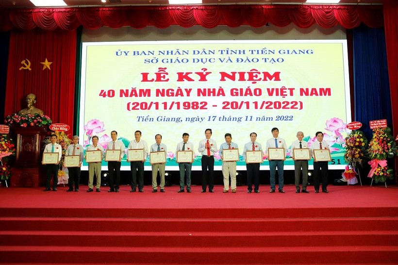 Tiền Giang họp mặt kỷ niệm 40 năm ngày Nhà giáo Việt Nam ảnh 1
