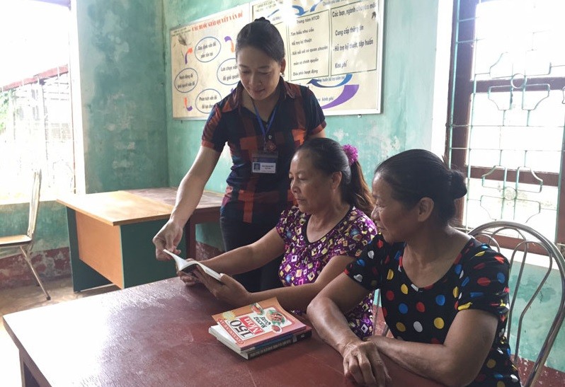 Lớp học xóa mù chữ tại xã Cao Sơn (Đà Bắc, Hòa Bình). Ảnh: Việt Anh