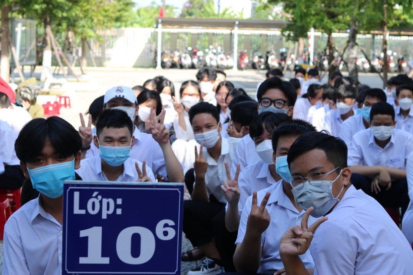 Học sinh khối lớp 10, Trường THPT Võ Chí Công (quận Ngũ Hành Sơn, TP Đà Nẵng).