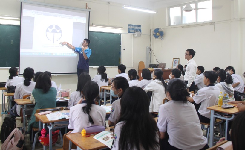 Tiết học Mỹ thuật của học sinh Trường THPT Bùi Thị Xuân.