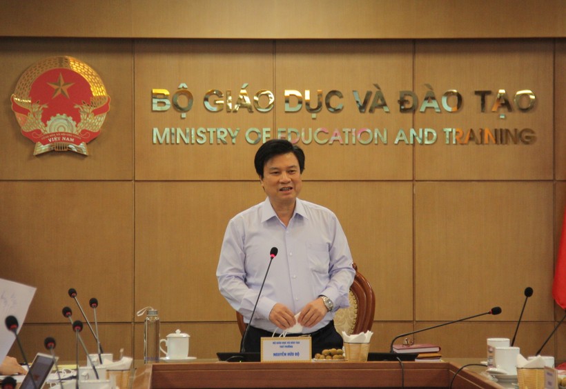 Thứ trưởng Bộ GD&ĐT Nguyễn Hữu Độ phát biểu khai mạc hội thảo - tập huấn.
