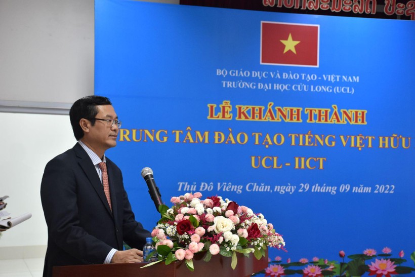 Thứ trưởng Nguyễn Văn Phúc phát biểu tại lễ khánh thành Trung tâm đào tạo tiếng Việt hữu nghị UCL-IICL.