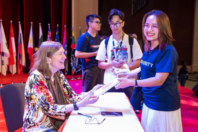 Giáo sư nổi tiếng thế giới chia sẻ với HSSV Việt Nam về 'học cách học' ảnh 3
