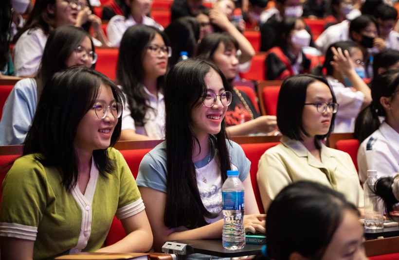 Giáo sư nổi tiếng thế giới chia sẻ với HSSV Việt Nam về 'học cách học' ảnh 2
