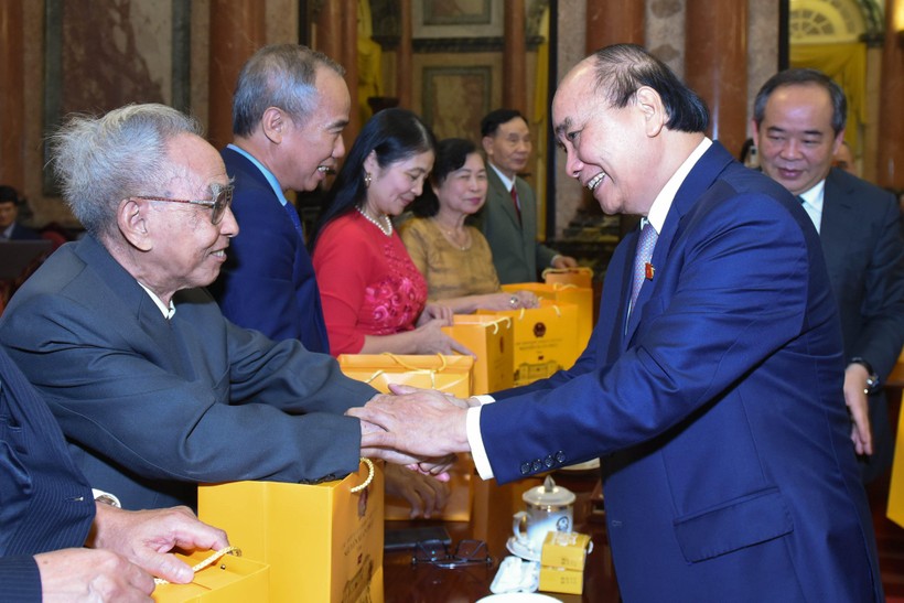 Chủ tịch nước chúc mừng các cựu giáo chức nhân Ngày Nhà giáo Việt Nam ảnh 5