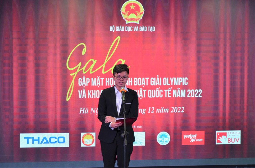 Gala gặp mặt học sinh đoạt giải Olympic và khoa học kỹ thuật quốc tế 2022 ảnh 7