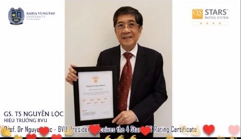 GS Nguyễn Lộc- Hiệu trưởng BVU nhận chứng nhận 4 sao của tổ chức QS Stars dưới hình thức trực tuyến.