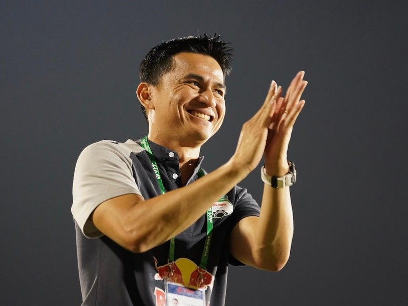 Huấn luyện viên Kiatisak được báo chí Thái Lan quy hoạch cho mục tiêu World Cup 2026.