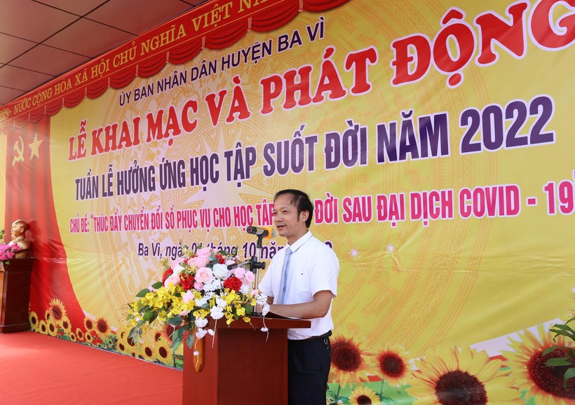 Phó Chủ tịch UBND huyện Ba Vì Nguyễn Đức Anh phát biểu khai mạc và phát động tuần lễ hưởng ứng học tập suốt đời năm 2022.