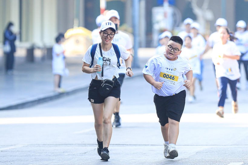Hàng nghìn học sinh, giáo viên tham gia giải chạy 'S-Race 2022' tại Hà Nội  ảnh 2