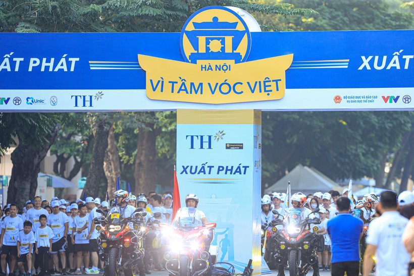 Hàng nghìn học sinh, giáo viên tham gia giải chạy 'S-Race 2022' tại Hà Nội  ảnh 3