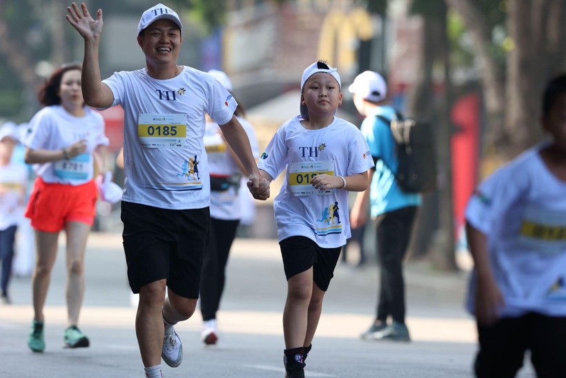 Hàng nghìn học sinh, giáo viên tham gia giải chạy 'S-Race 2022' tại Hà Nội  ảnh 4