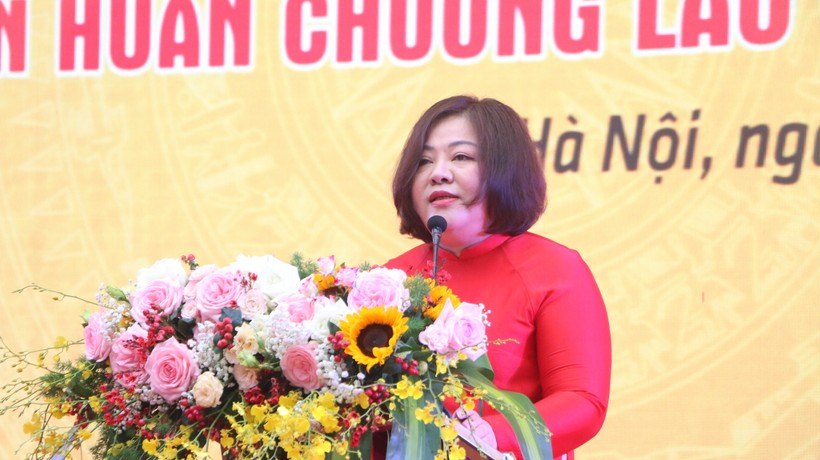 Trường THPT Phan Huy Chú đón Huân chương Lao động hạng Nhì ảnh 1