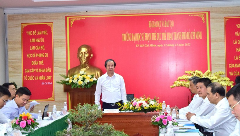 Bộ GD&ĐT và Tổng LĐLĐ Việt Nam làm việc với Trường ĐH Tôn Đức Thắng ảnh 4