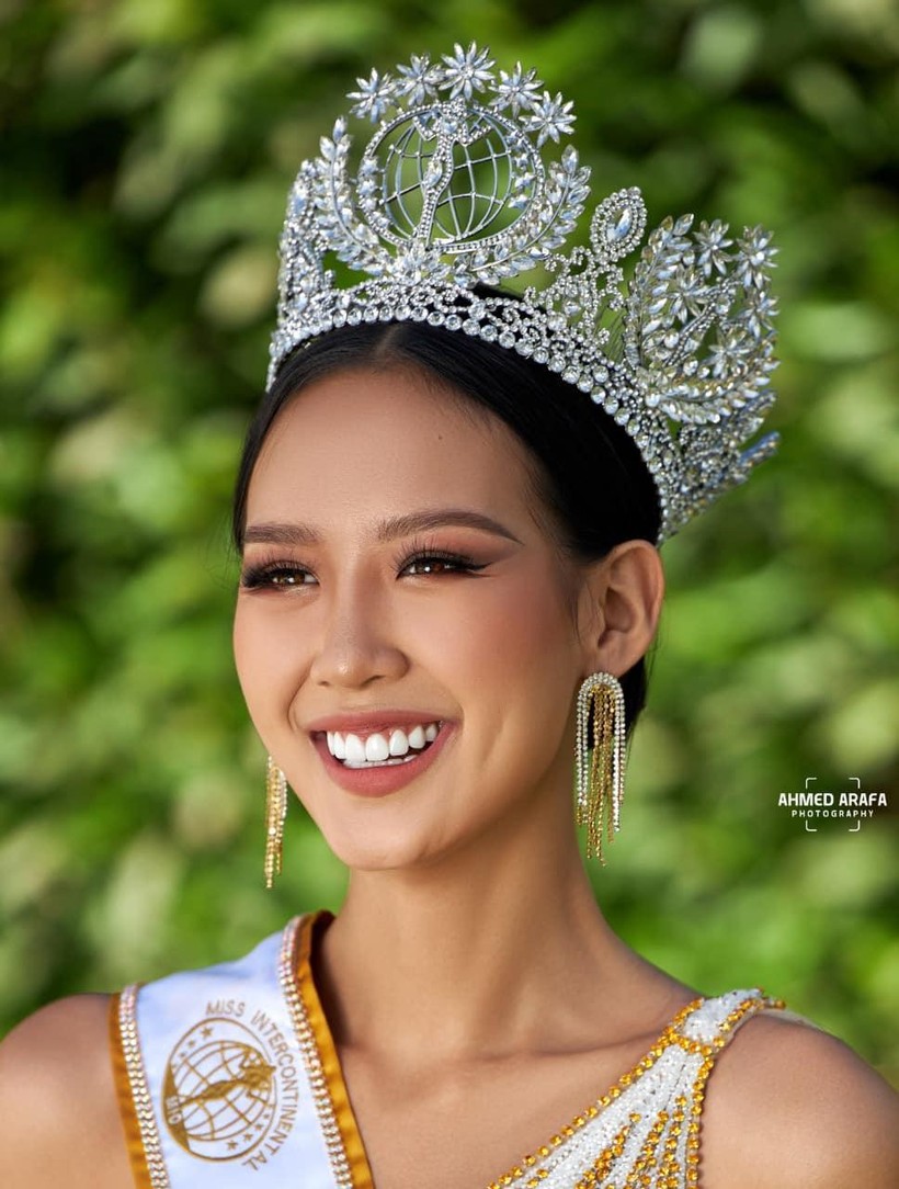  Hoa hậu Bảo Ngọc khoe bộ sưu tập giấy khen 'khủng' trong thời gian đèn sách ảnh 4