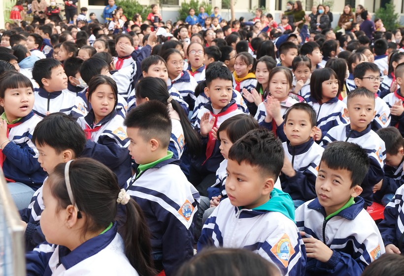 Gần 100 học sinh vào vai người lính tái hiện chiến thắng Điện Biên Phủ ảnh 6