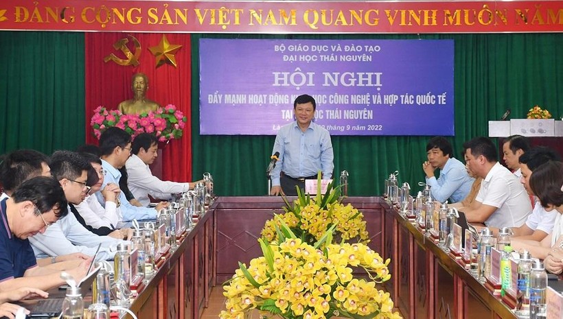 PGS.TS Hoàng Văn Hùng, Giám đốc Đại học Thái Nguyên chủ trì Hội nghị.