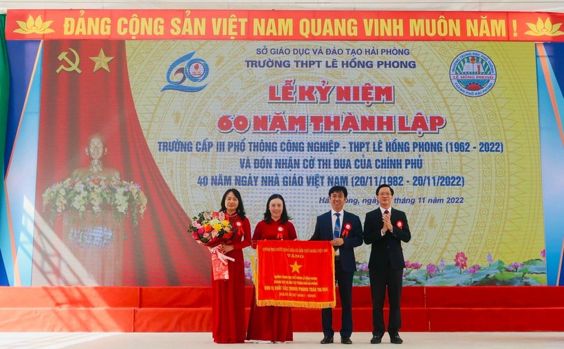 Nhiều trường học Hải Phòng kỉ niệm thành lập trường nhân Ngày nhà giáo Việt Nam ảnh 2