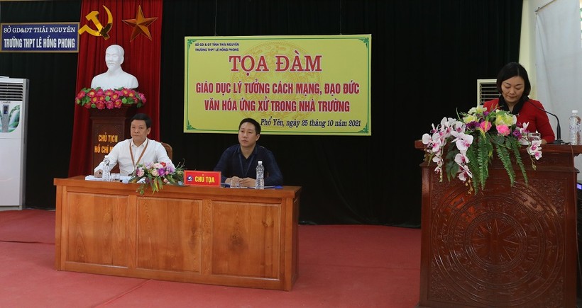 Trường THPT Lê Hồng Phong (TX Phổ Yên, Thái Nguyên) tọa đàm, tìm giải pháp giáo dục lối sống cho học sinh