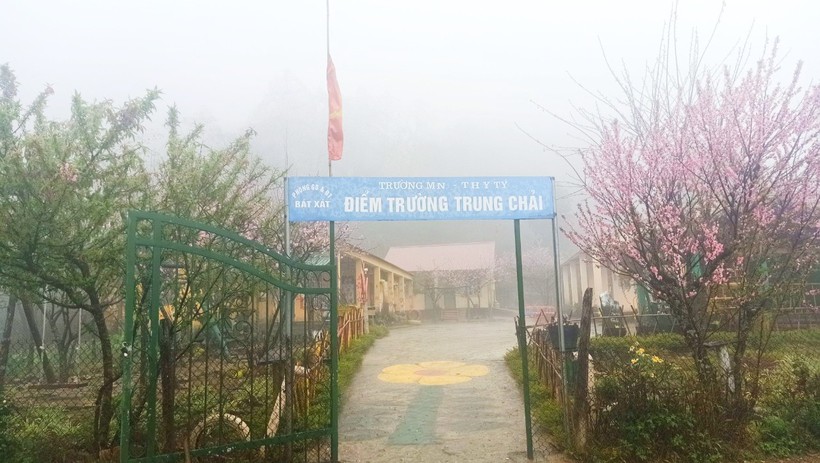 Nhiệt độ giảm sâu, các trường trên địa bàn xã Y Tý, huyện Bát Xát (Lào Cai) cho học sinh nghỉ học.