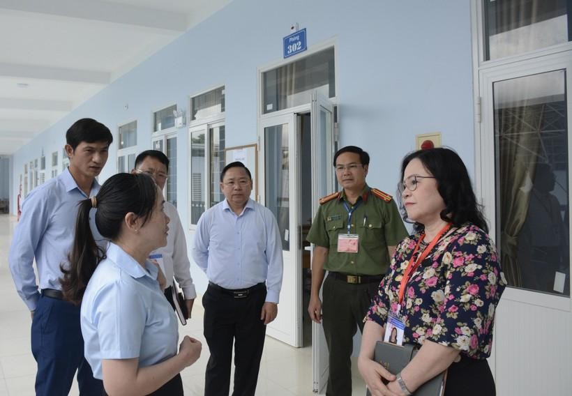 Thứ trưởng Ngô Thị Minh đã kiểm tra công tác chuẩn bị cho Kỳ thi tốt nghiệp THPT năm 2022 tại Lai Châu.