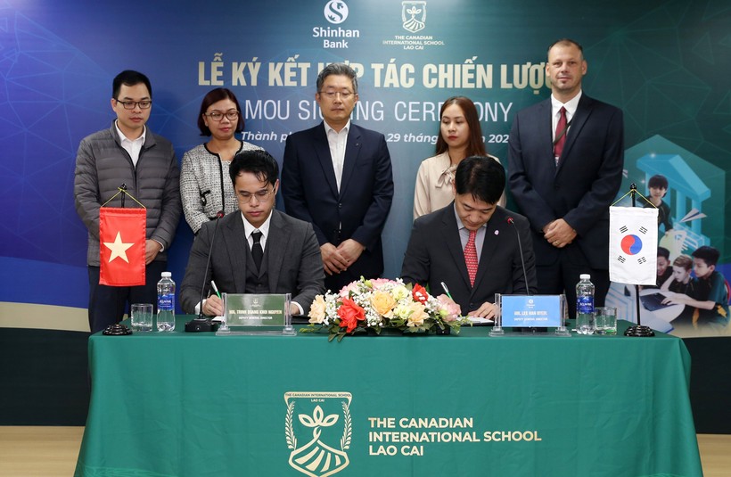 Ký kết thỏa thuận hợp tác chiến lược giữa trường Quốc tế Canada tại Lào Cai và Ngân hàng TNHH MTV Shinhan Việt Nam.