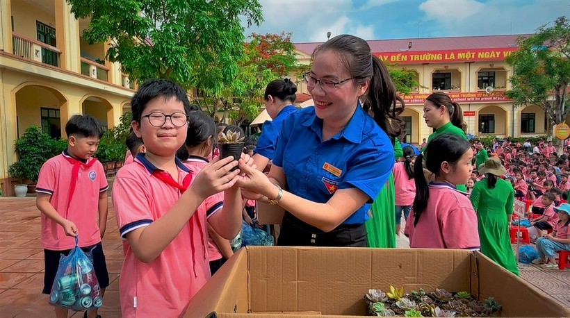 Học sinh Lào Cai đổi gần 5 tấn phế liệu lấy cây xanh ảnh 10