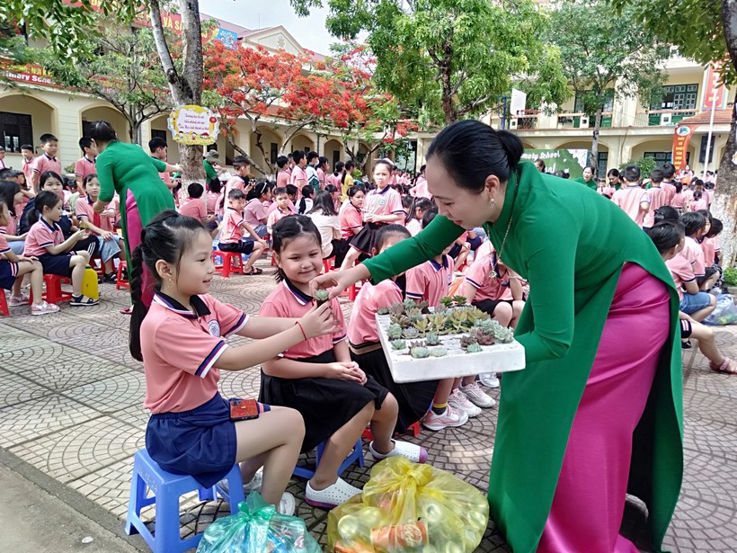 Học sinh Lào Cai đổi gần 5 tấn phế liệu lấy cây xanh ảnh 5