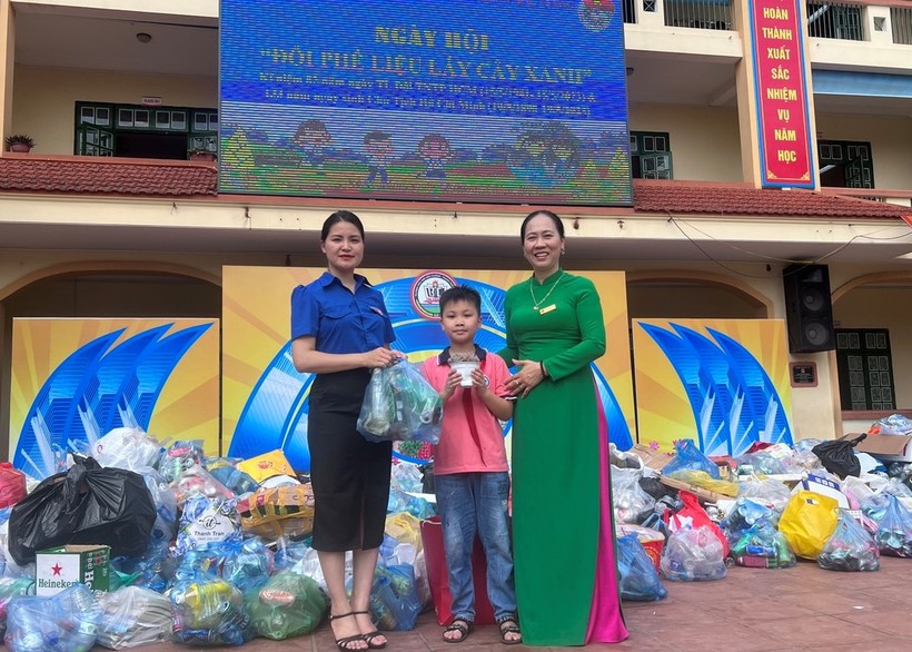 Học sinh Lào Cai đổi gần 5 tấn phế liệu lấy cây xanh ảnh 11