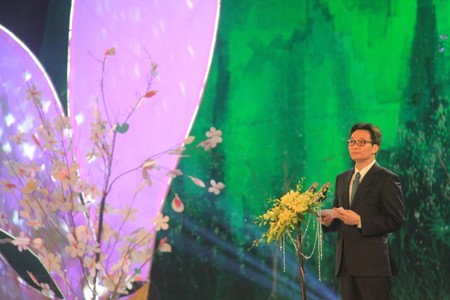 Phó Thủ tướng Vũ Đức Đam phát biểu tại đêm khai mạc Lễ hội Hoa ban Điện Biên 2019 