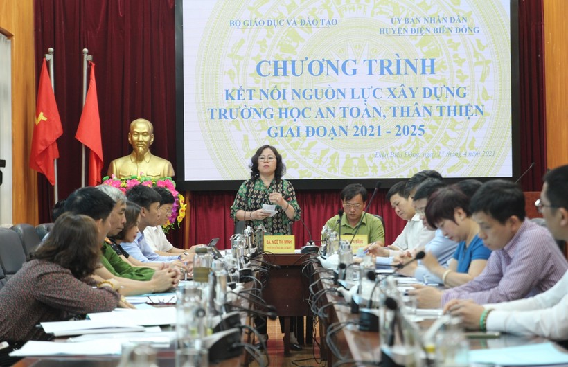 Thứ trưởng Ngô Thị Minh làm việc với lãnh đạo huyện ủy, HĐND, UBND huyện Điện Biên Đông.
