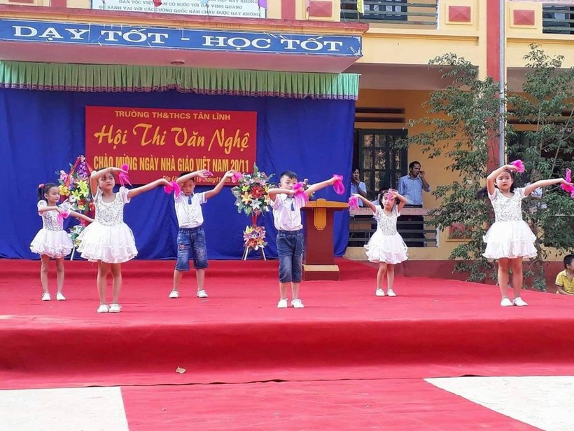 Học sinh Trường Tiểu học &THCS Tân Lĩnh (huyện Lục Yên) tham gia hội thi văn nghệ.