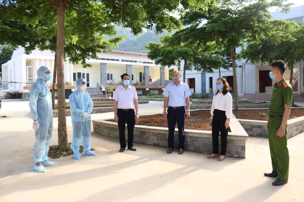 Đoàn công tác kiểm tra  khu cách ly tập trung của huyện Mộc Châu (nguồn CDC Sơn La).