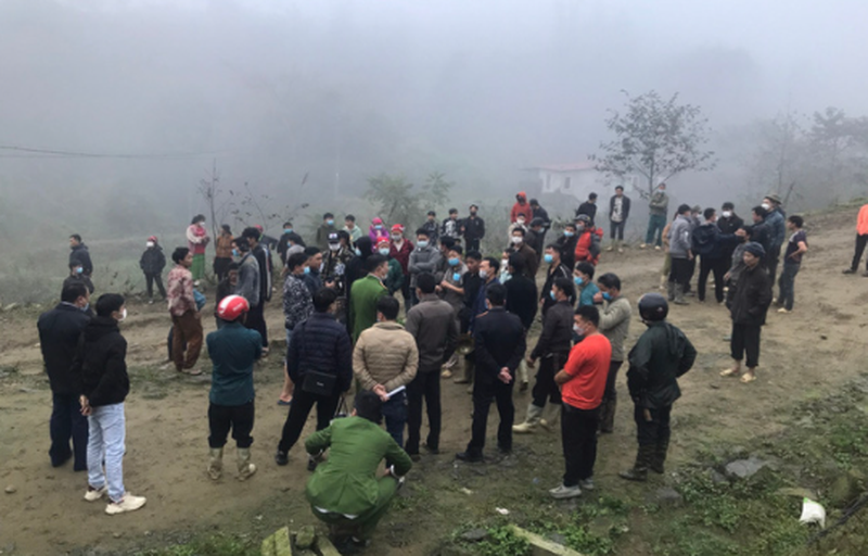 Ngay sau khi sự việc xảy ra, lực lượng chức năng tỉnh Lào Cai đã có mặt để giải tán đám đông, hỗ trợ đưa người đi cấp cứu