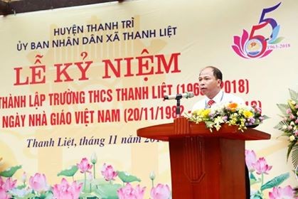 Nhà giáo Phạm Văn Ngát, Hiệu trưởng nhà trường, phát biểu tại buổi lễ
