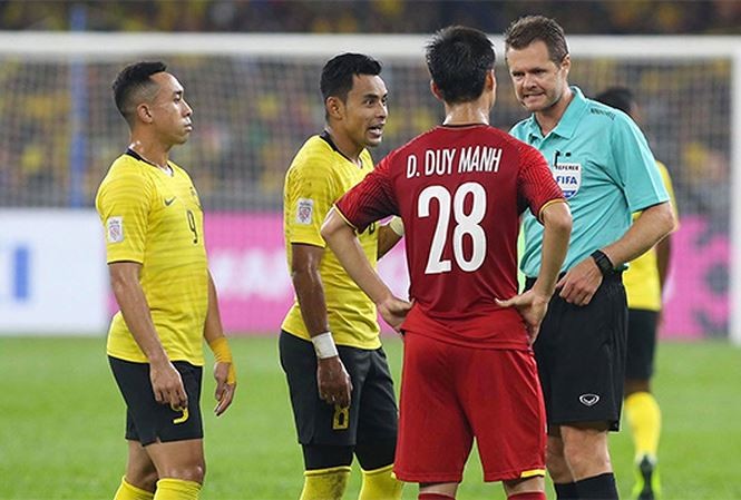 "Duyên nợ" trọng tài chung kết lượt đi AFF Cup với tuyển Việt Nam