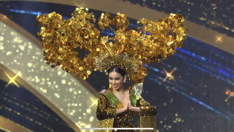 Á hậu Ngọc Thảo và "Lá Ngọc Cành Vàng" xuất sắc được gọi tên trong top 10 Quốc phục đẹp nhất Miss Grand International 2020.