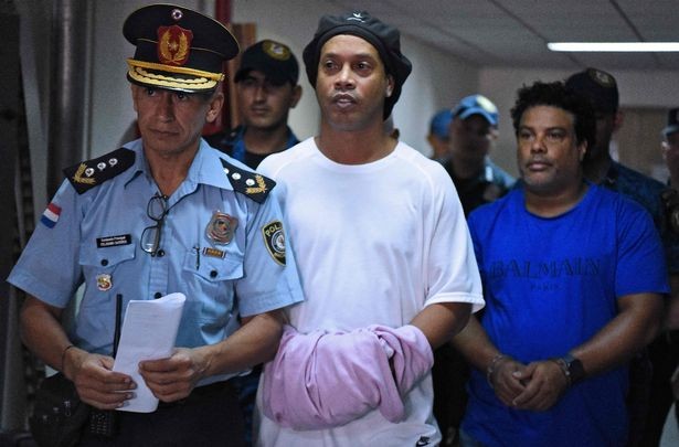 Nộp phạt 90.000 USD, Ronaldinho được trả tự do
