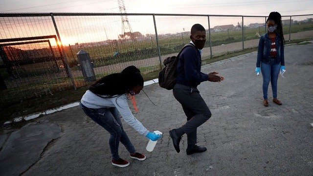 Nam Phi: Quyết định đóng cửa trường học vì đại dịch gặp phản ứng trái chiều